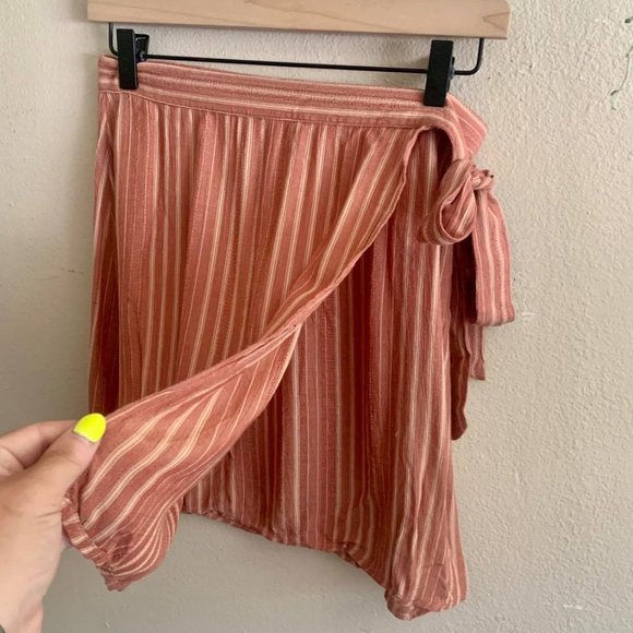 Striped tie front mini skirt - Picture 3 of 7